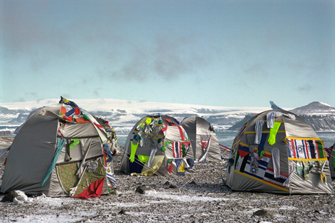 Antarctica, un projet de Lucy + Jorge Orta